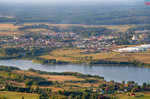 Lotnicze, Polska, warm-maz. Jezioro Jemiolowo na tle Olsztynka.